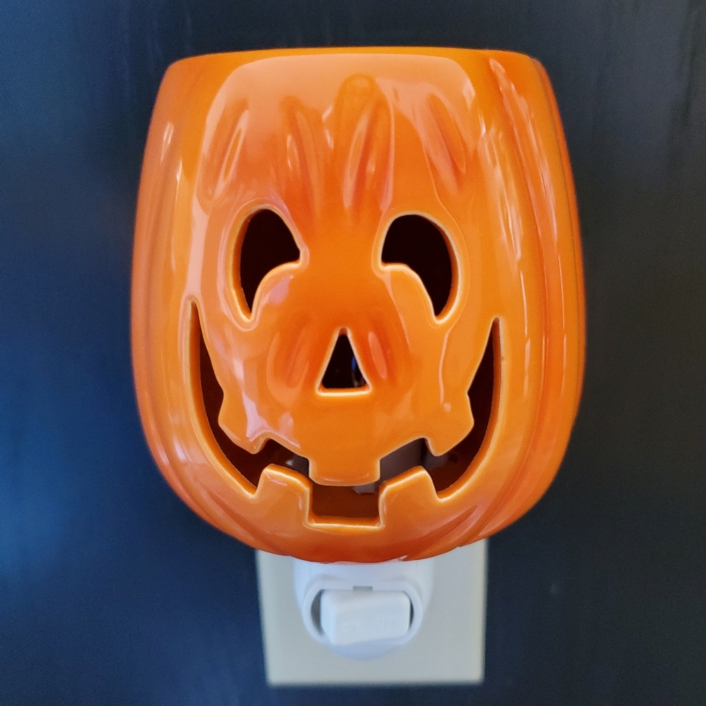 Cut it Out Scentsy Plugin Mini Warmer Pumpkin